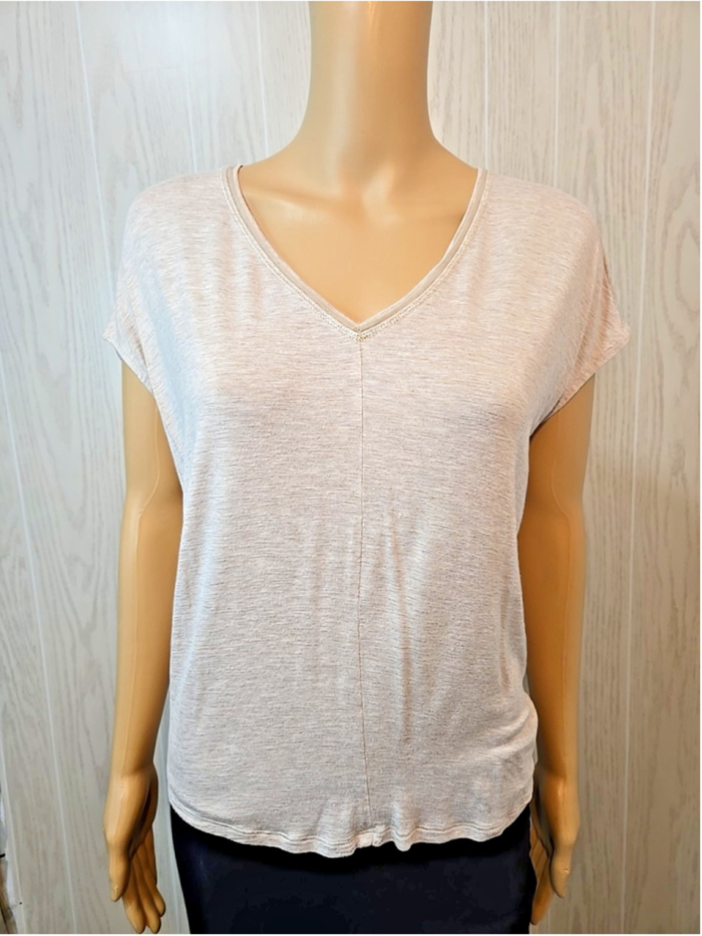 White House Black Market XXS Oatmeal Shimmer V-Neck Tee Quiet Luxury Top - Picture 2 of 7